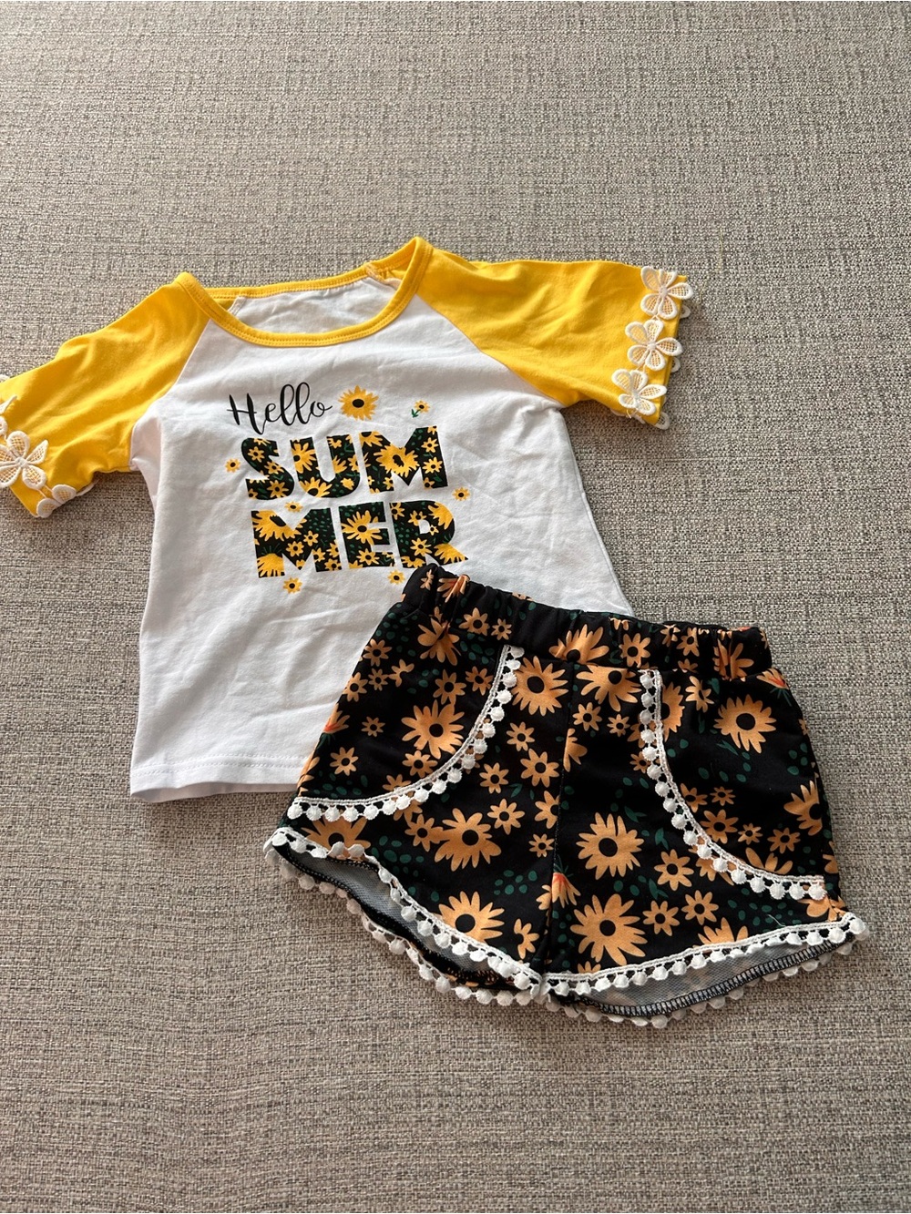 Hello Summer Yellow & Black Floral Two-Piece Set. Size 4/5